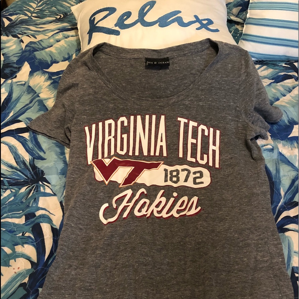 🏈BOTH for $18🏈VA TECH HOKIES T-SHIRT